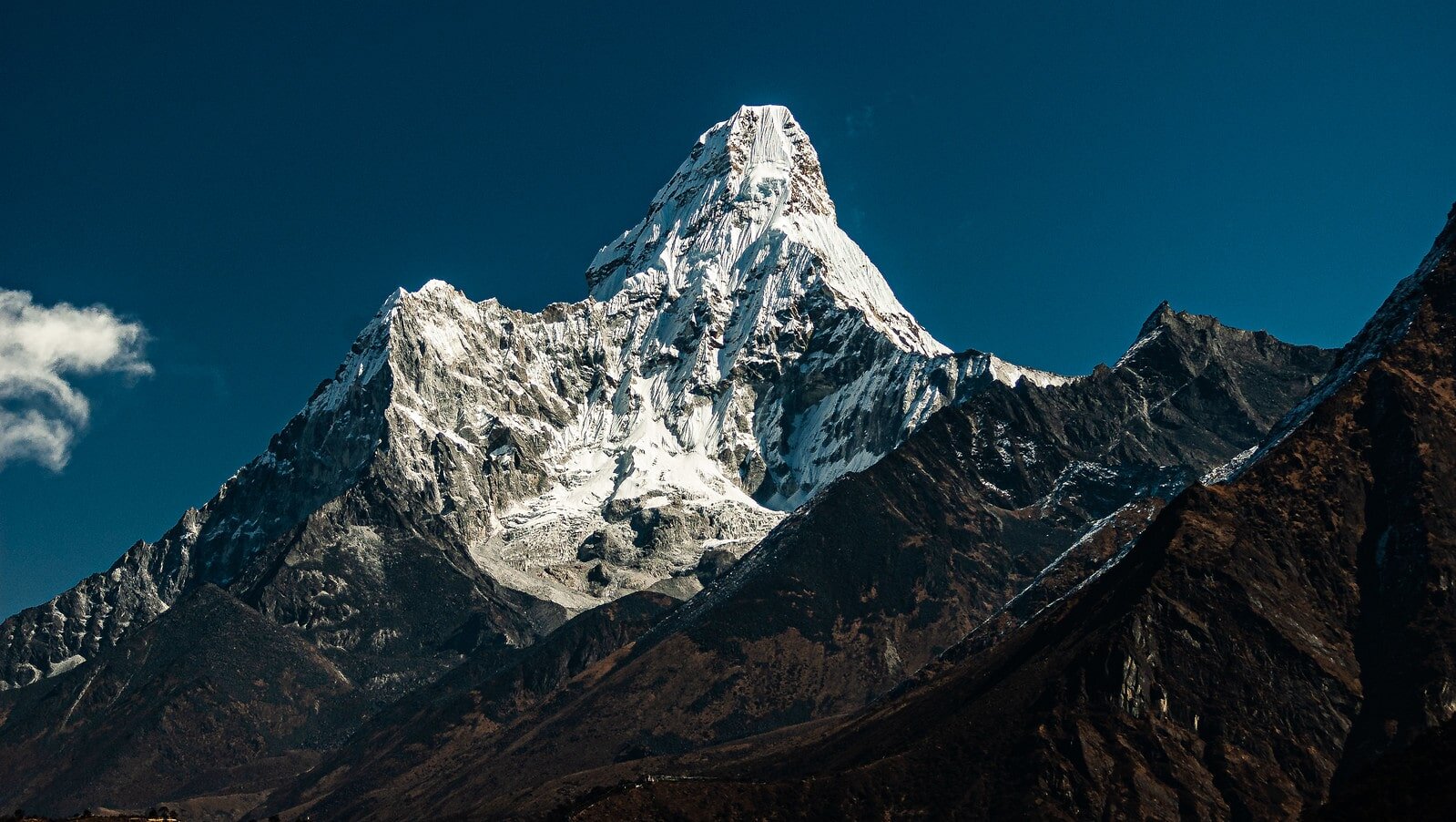 Ama Dablam Peak (6,812m/22,349 f)